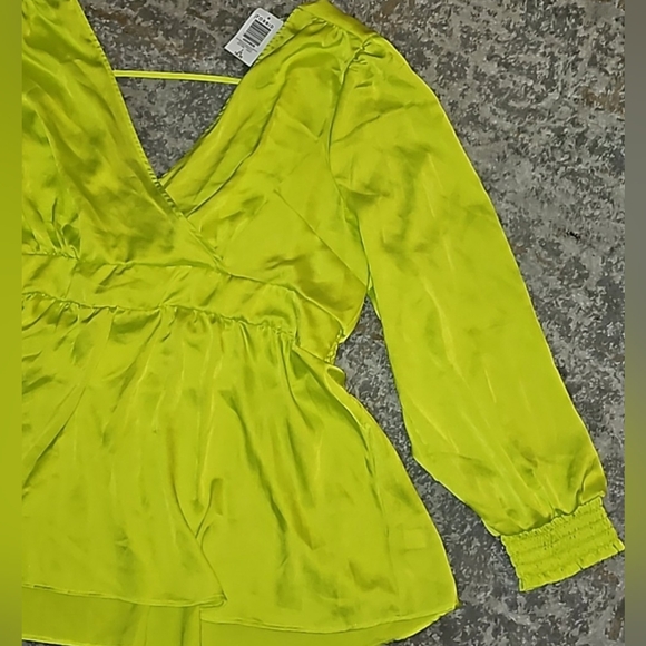 Torrid Size 2X Women's Neon Lime Green/Yellow Satin Wrap Top with Tie Back NWT - Picture 6 of 11